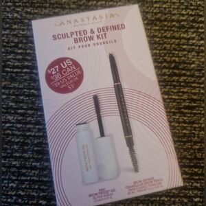 Anastasia Beverly Hills Sculpted and Defined Brow Kit